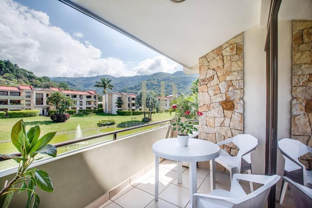 Cr Mariposa Rentals Lakeview Penthouse With Office Space, Pool, Gym, Tennis 圣安娜 外观 照片