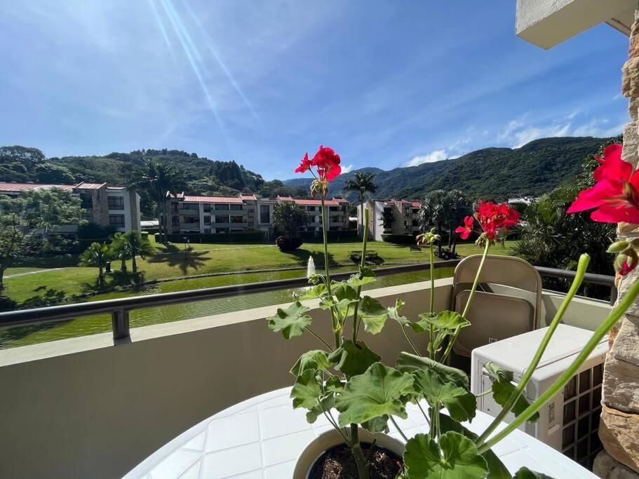 Cr Mariposa Rentals Lakeview Penthouse With Office Space, Pool, Gym, Tennis 圣安娜 外观 照片