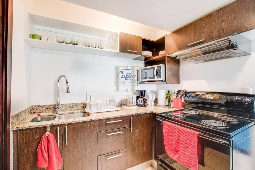 Cr Mariposa Rentals Lakeview Penthouse With Office Space, Pool, Gym, Tennis 圣安娜 外观 照片