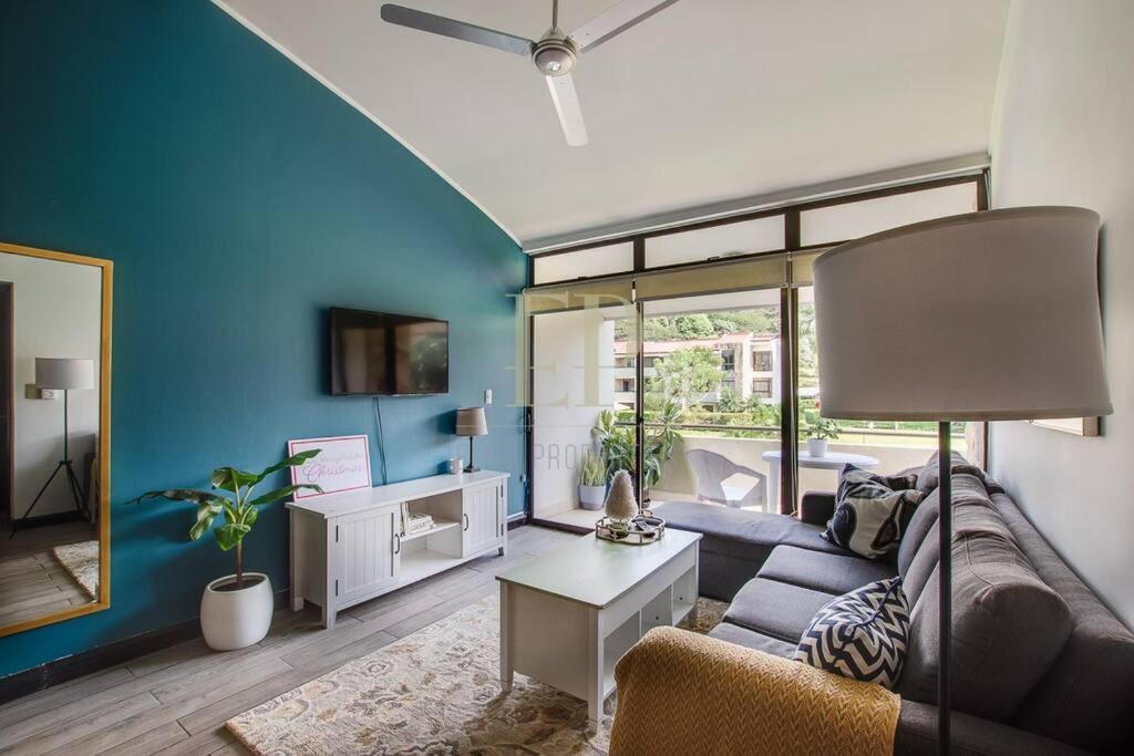 Cr Mariposa Rentals Lakeview Penthouse With Office Space, Pool, Gym, Tennis 圣安娜 外观 照片