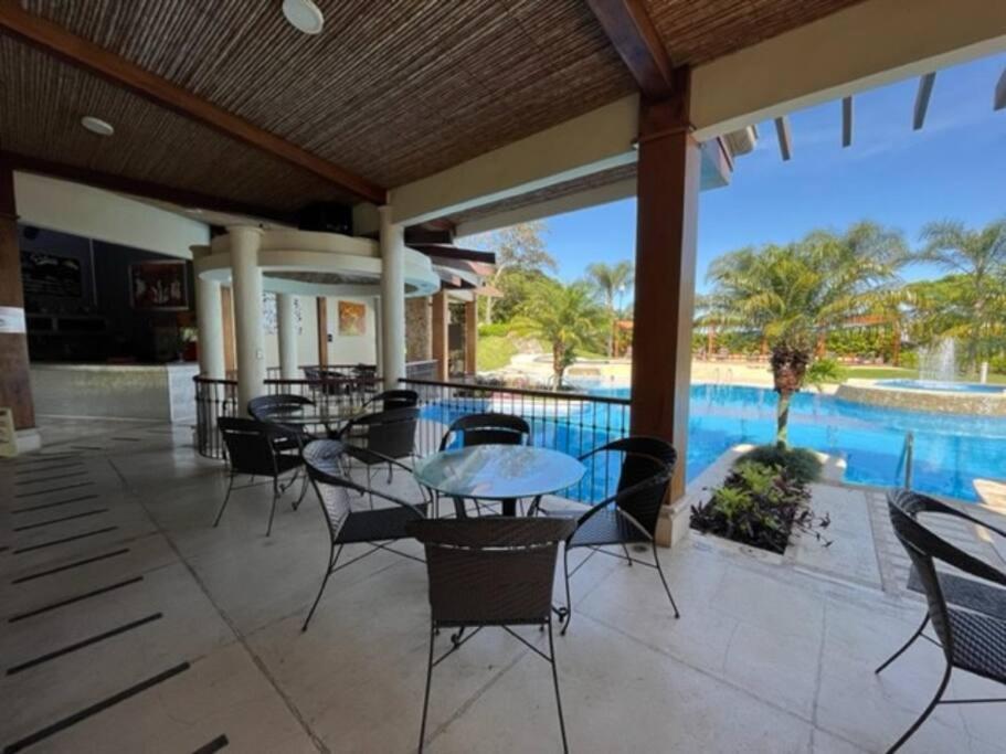 Cr Mariposa Rentals Lakeview Penthouse With Office Space, Pool, Gym, Tennis 圣安娜 外观 照片