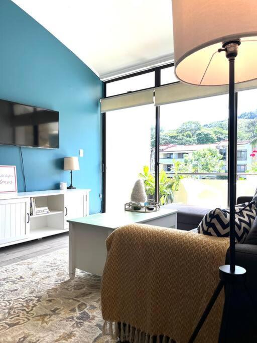 Cr Mariposa Rentals Lakeview Penthouse With Office Space, Pool, Gym, Tennis 圣安娜 外观 照片